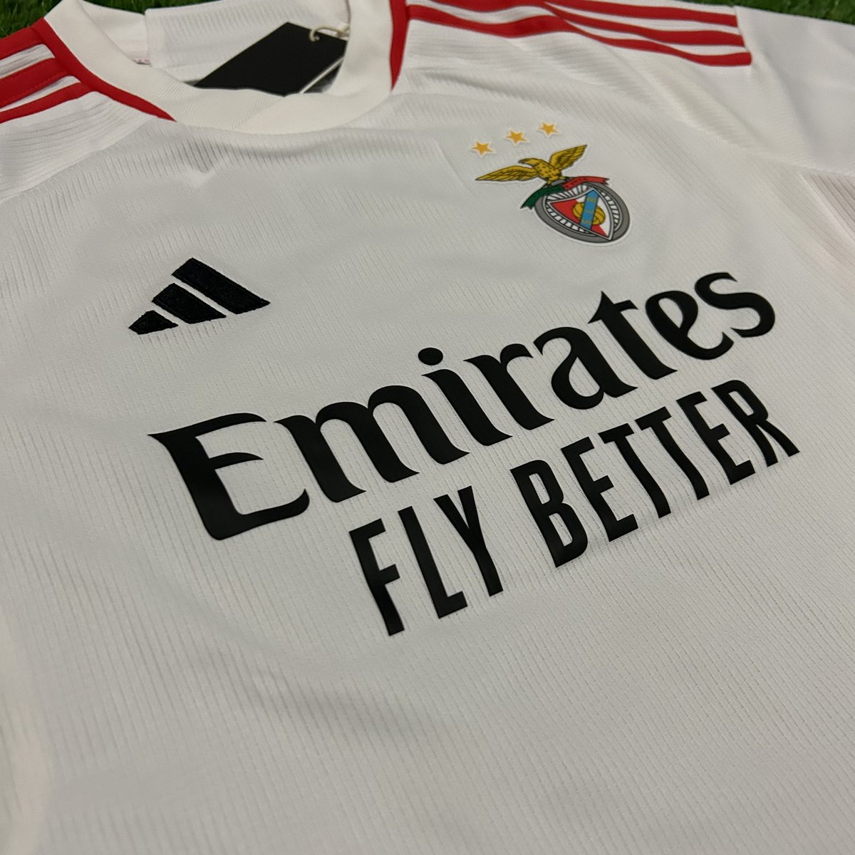 putitinthebox_'s tweet photo. Do Benfica ever produce bad shirts? 🇵🇹

We’ve got some of these ready to go out 📦

Tap the link to get your mystery football shirt 👕

https://t.co/HvIigWf07R

#putitinthebox #mysteryshirt #mysteryfootballshirt https://t.co/IXksjuh5V5
