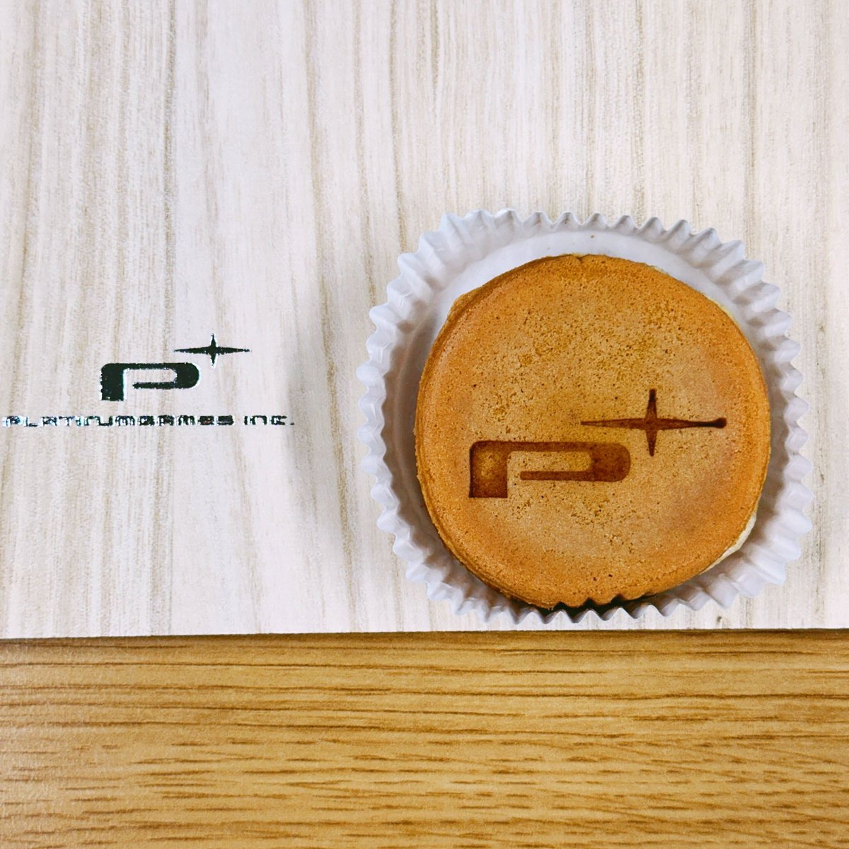 winds_PR's tweet image. プラチナゲームズ株式会社さまから、Pロゴマーク焼印京都菓子が届きました！
大変お世話になっております！