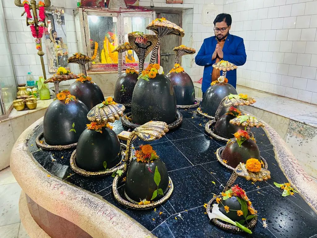purusottamvats's tweet photo. आय मधुबनी के मंगरौनी में बाबा एकादश रूद्र महादेवक दर्शन करवाक सौभाग्य भेटल।

#महादेव #mahadeva #madhubani https://t.co/6midX0GKmZ