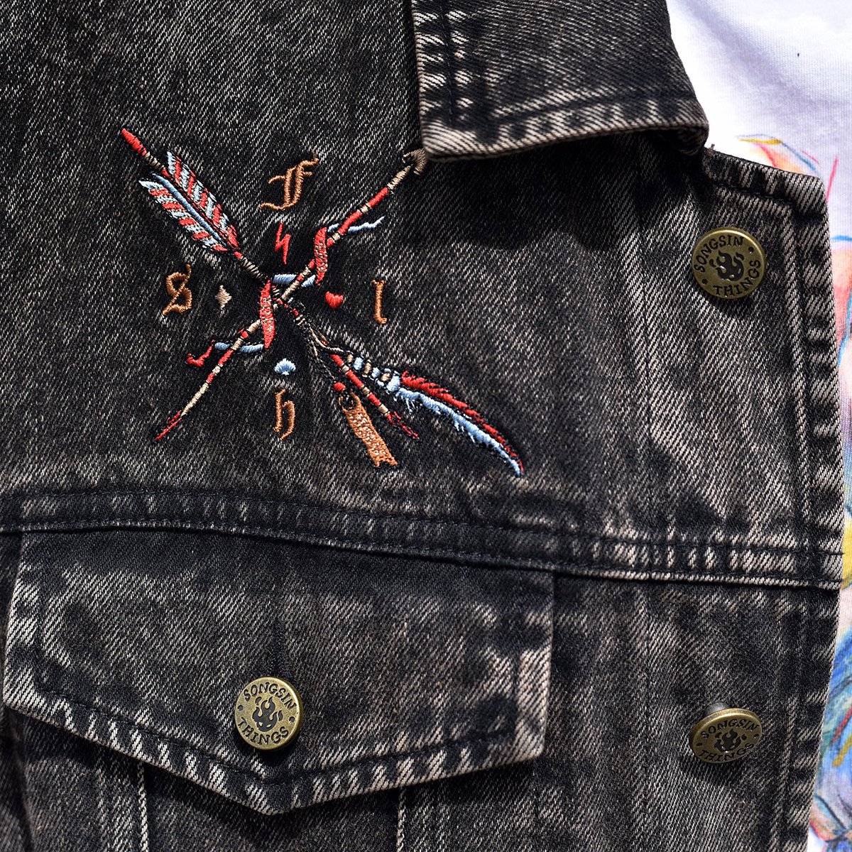 ออกแบบแจคเกตที่ใฝ่ฝันสำเร็จแล้ว ใครอยากชมของจริงและลองสวม พบกันที่นิทรรศการได้เลยครับ พรุ่งนี้(เสาร์) ผมจะอยู่ที่งานตั้งแต่ 14.00 ครับ🤟
@songsinthings 

#FIREHEADexhibit
#songsin
#trendygallery
#trendygalleryeditions 
#SongsinThings
#ถั่วงอกและหัวไฟ
#rivercitybangkok