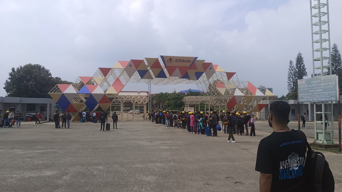 Barfi_31's tweet image. Heading to this huge line 🎆😂💙
#devfolio #ethindia23