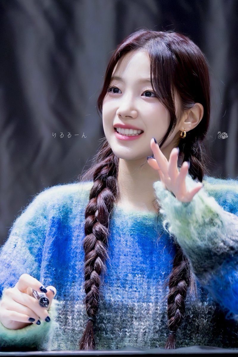 231204 | UNFORGIVEN JP FANSIGN EVENT

@resterzero さん、こんなに美しい写真を編集と再投稿することを許可していただき、本当に感謝します〜

この日のカズハはとてもきれいです！🩵

#KAZUHA #카즈하 #LE_SSERAFIM #르세라핌 #カズハ #中村一葉 #ルセラフィム #UNFORGIVEN_JP #Jewelry