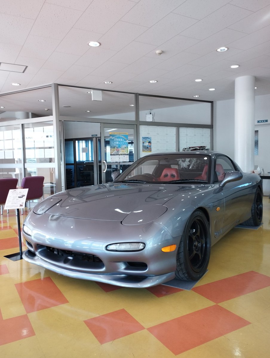 TIST_Automobile's tweet photo. １２月１６日(土曜日)のオープンキャンパスのお知らせです✨スポーツカーのメンテナンスになりますので是非ご参加下さい👍#筑波研究学園専門学校　#整備士国家資格　#自動車整備大学校　#自動車整備　#自動車整備専門学校　#板金　#塗装　#自動車修理　#自動車整備士　#国家資格整備士　#メカニック https://t.co/sIIAXBbLF8
