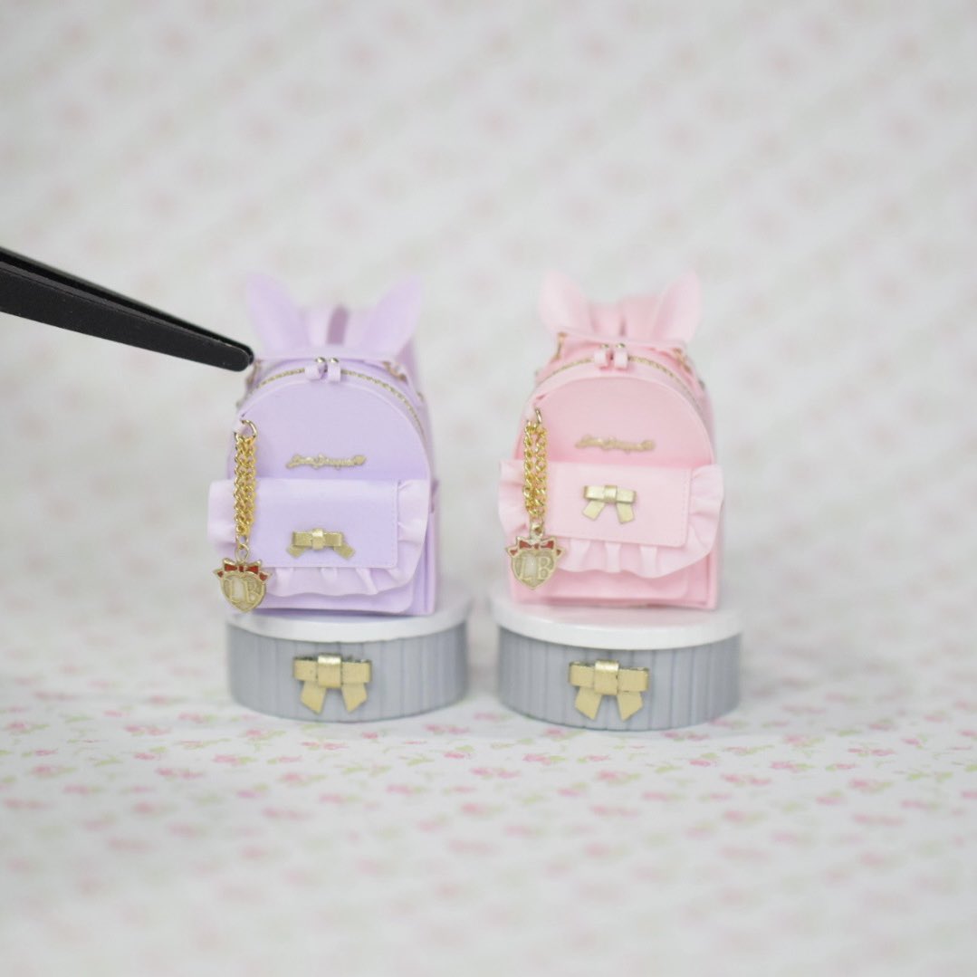 LaraB_miniature's tweet photo. うさみみリュック*ピンク🎀
こちらは明日11時から販売致します🧸
よろしくお願い致します🙏🏻✨
♥︎
・https://t.co/4mJT4TnH2E
♥︎
#rabbitear
#backpack
#ピンク
#pink
#うさみみ
#リュック
#larabouquet
#miniature
#dollhouse
#ミニチュアアート展2023
#ミニチュア
#ドールハウス https://t.co/sBbvdEuFSa