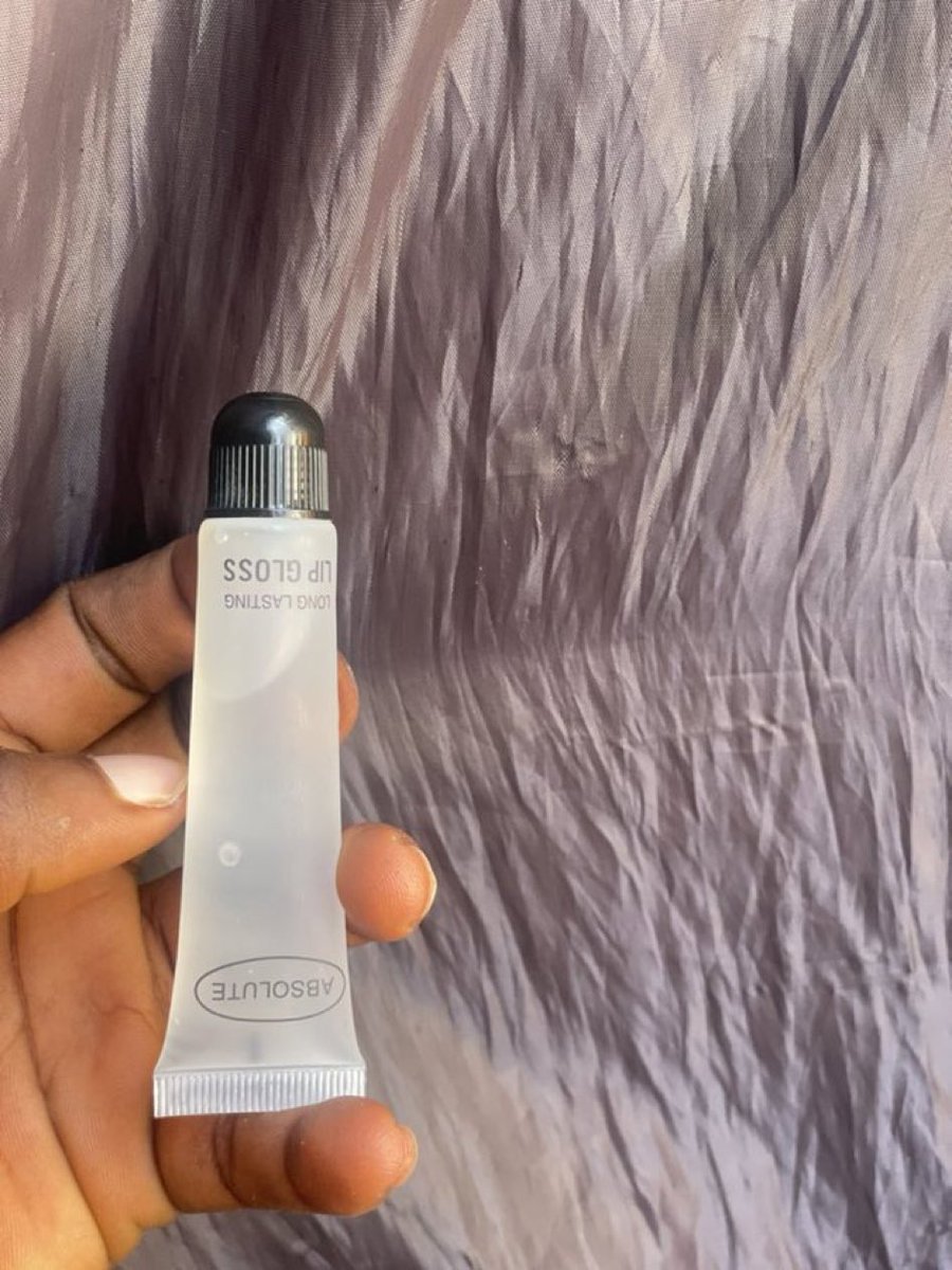 yabaleftonline's tweet photo. Ladies, facts about this lipgloss? https://t.co/4jxjTXsHWL