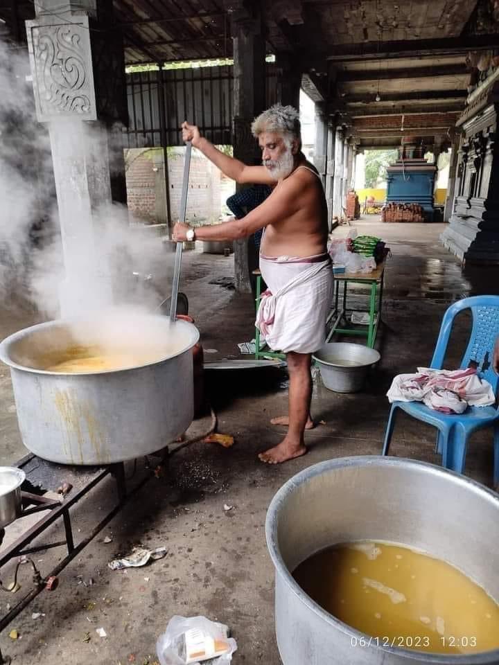 தினமும் உணவு தயார் செய்து கொடுக்கிறார் திரு. தியாகராஜன் அவர்கள் உணவு தயார் நிலையில் உள்ளது. தேவைப்படுவோர் அனுகவும் / பெற்றுச் செல்லவும். Lunch is ready at our Cook house. Needy can contact. Mob 9962826333 Location Sri Periya Muthumaari Amman Temple பெருங்களத்தூர்