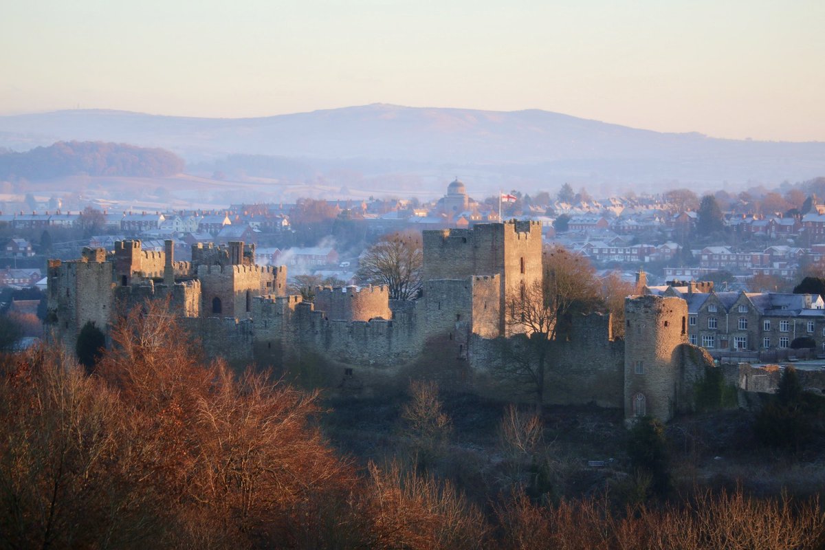 A Medieval Castle basking in the winter sun on the 8th day of Advent. Have a fabulous weekend and don’t forget to show some love to your local shops, we’ve got some pretty special ones in #Ludlow even the papers agree😁