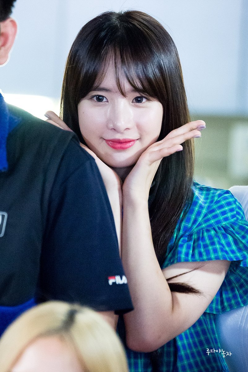 constellazone's tweet image. Las poses bonitas son lo mío y está más que claro que eso no podemos negarlo, así como mi felicidad por el #𝐬āvagᥱ가다·rēt𝕦rn y el hecho de que haya salido en plena #𝐜hr𝕚stmā𝕤ーsᥱa𝐬o͜͡n me hace rebolotear aún más.

o𝐜eä𝕟 ⋆ ࣪ᰍ 🎐 e𝕪e𝚜 #𝕞ae𝚟e !