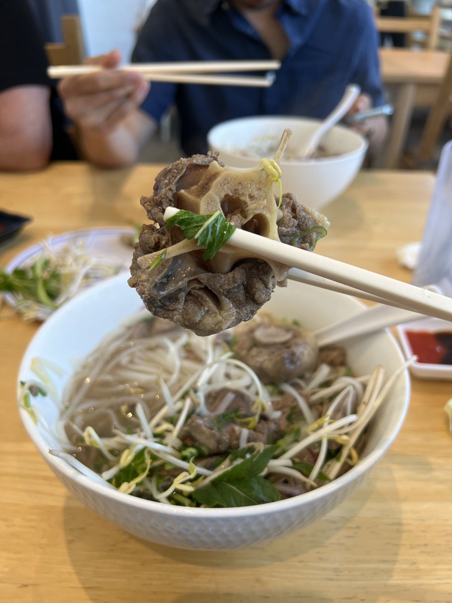 InexPalit's tweet photo. Oxtail pho 🥰 at my best friend’s friend’s brother’s restaurant haha 😆

#pho https://t.co/7IyPZTkOj6
