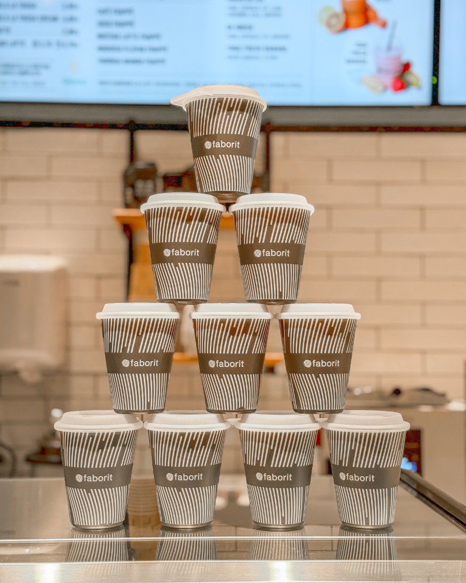 Faborit's tweet image. ¿FAN de nuestro café? ¡Entonces este vaso es para ti!

Pide tu tarjeta de sellos en nuestros establecimientos, compra 6 cafés y consigue este vaso gratis.

Reutilízalo cada vez que pidas un café en Faborit y te descontaremos 0,30€ 🤎

#Faborit #VasoReutilizable #Reutilizar #Café