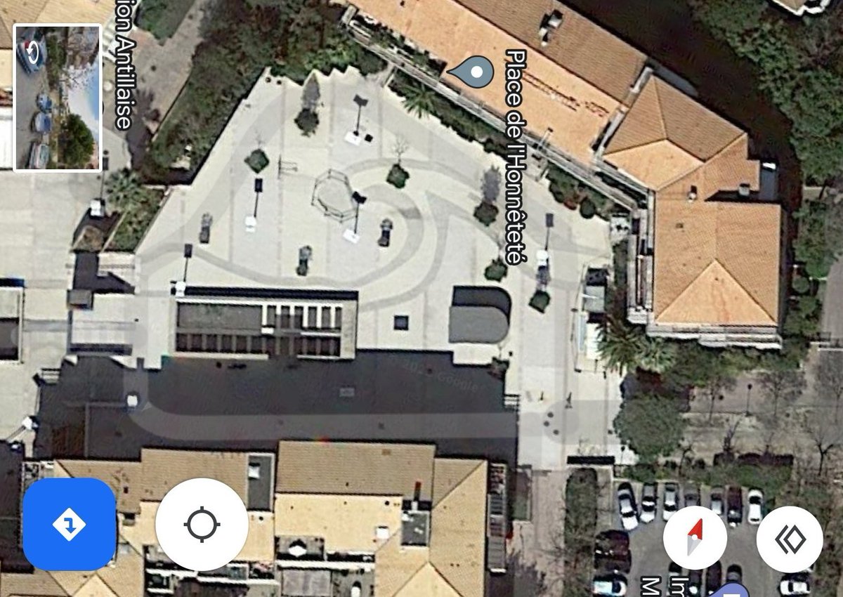 DavidLaMars's tweet photo. L'aménagement et la végétalisation de la problématique Place de l'Honnêteté se préparent avec des jeux, des bancs, une pergola et un programme généreux de plantation de "massifs arbustifs méditerranéens". 2000m2 de revêtement existant à retirer 
#Marseille #Soleam #Déminéraliser https://t.co/gpJ61K915P