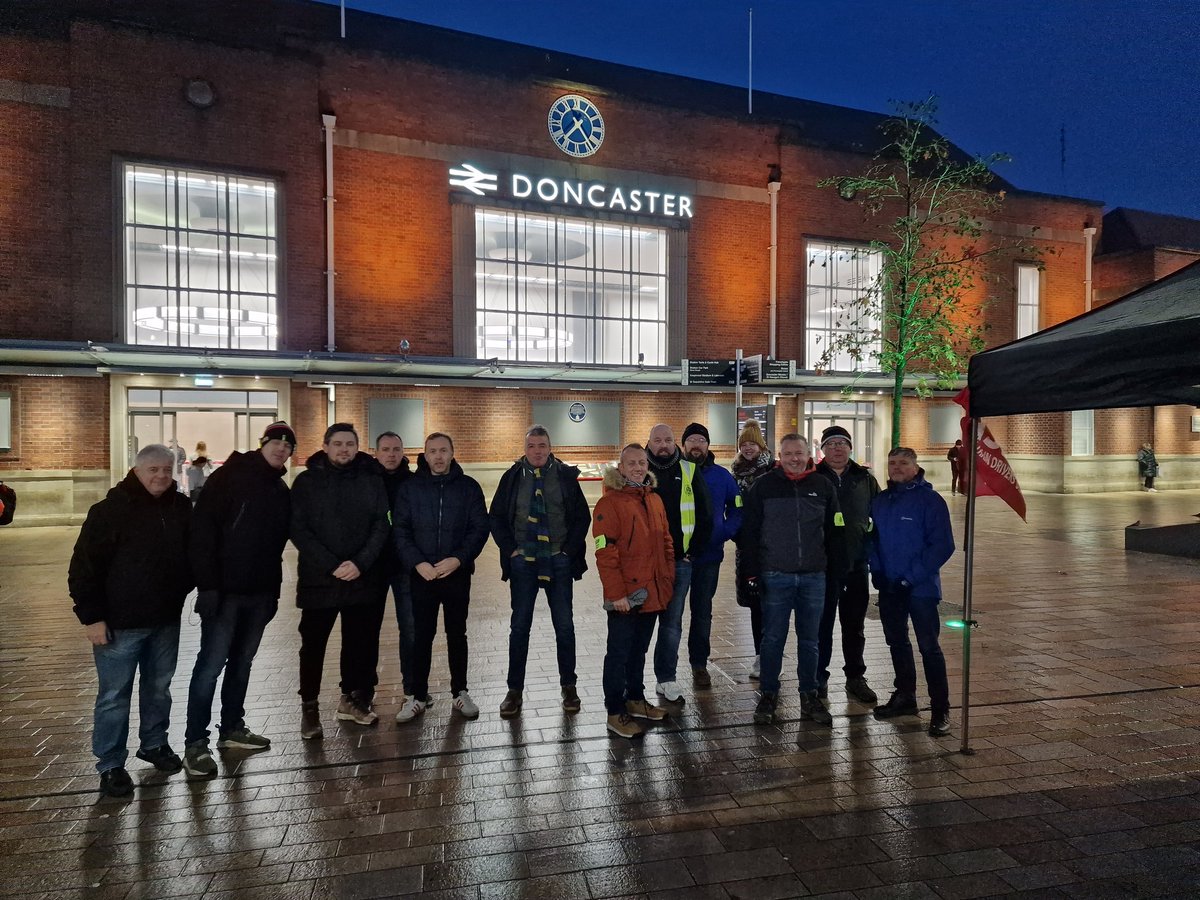 rnpalmers80's tweet photo. Solidarity from Doncaster @ASLEFunion #tomorrowsfrontpage https://t.co/wE9xi02Ms0