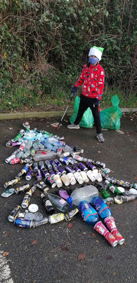 LKickers's tweet photo. We're not at all prepared for Christmas here (and have a December birthday to celebrate first!) but one tradition we love is creating our own litter #ChristmasTree each year. This year's was a bit smaller than our #bottleChristmasTree from 2019!
#litterart https://t.co/0iqygv1mNo