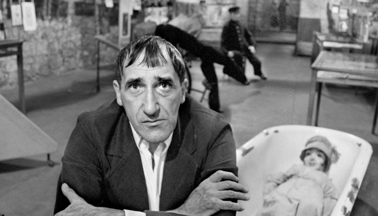 mariobianchi18's tweet image. L&apos;#8dicembre 1990 moriva #TadeuszKantor, uno dei più grandi drammaturghi del &apos;900. Fu attratto dal razionalismo dei costruttivisti, dal surrealismo, poi dal fantastico dell&apos;800 (in particolare Hoffman), da Maeterlinck e Kafka. E&apos; stato anche cultore anche di pittura metaforica.