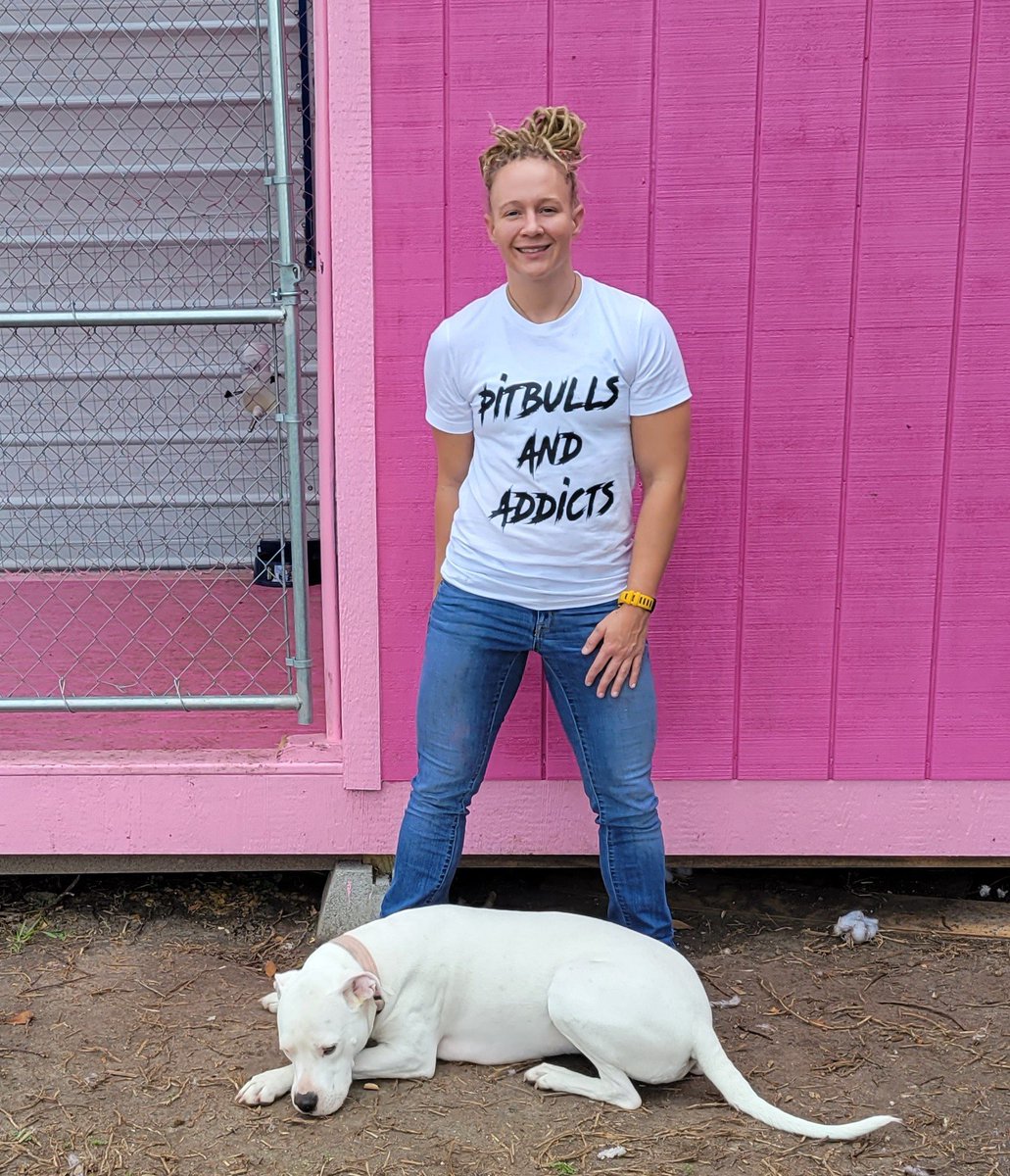 Hey everyone I wanted to show off the number one goodest gargoyle in the world, Frannie, and my favorite new shirt to support my favorite dog rescue. Get one for the bully breed lover in your life or help Mike out, cashapp: $pitbullsandaddicts pitbullsandaddicts.org/product-page/p…