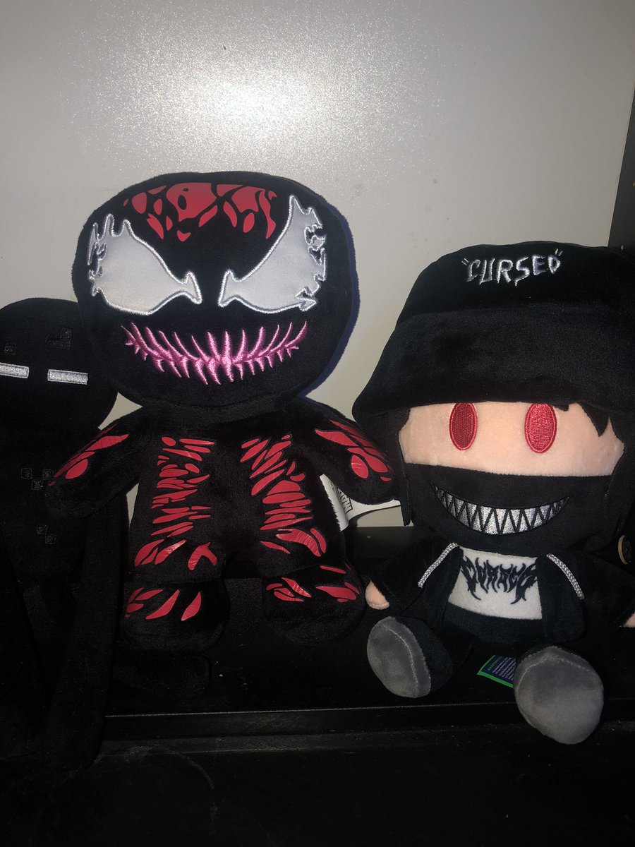 @SharkBloxYT the plushie came today! Very high quality and a neat bag If you didn’t get it you missed out Thanks Shark, I love it!