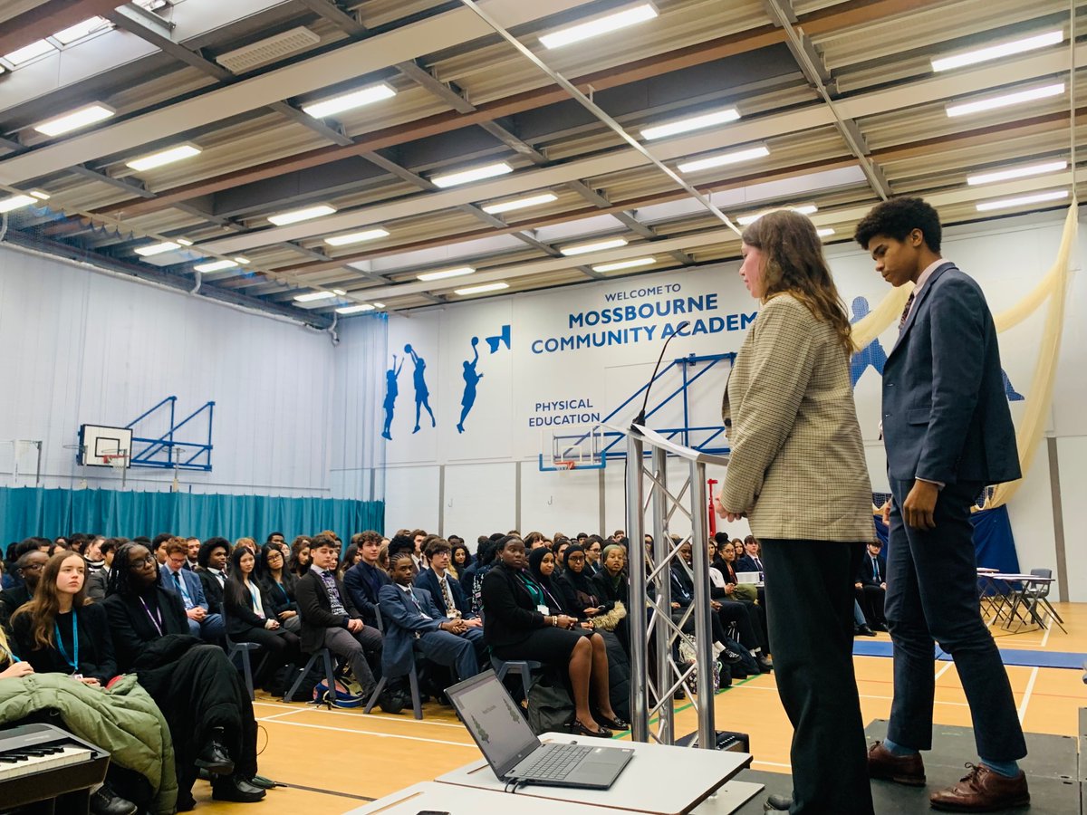 Head Students Ophelia and Lucas offered insightful reflections to the Sixth Form as we gathered together to celebrate the end of term. We were also treated to an incredible performance by Sascha. We wish our entire Sixth Form and wider community a restful festive period.