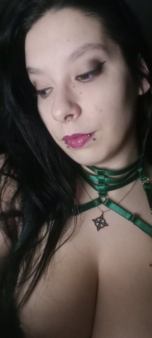 Se viene un video con lencer&iacute;a verde. Muy navide&ntilde;o https://t.co/2mctr70wci