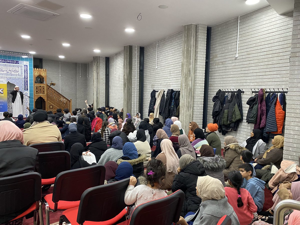 Over 160 youths and 39 parents joined us for the Prophet Essa (Jesus) PBUH lecture hosted by our Centre and Sketty Youth Club. Thanks to @SwanseaCouncil Enabling Grant & Cohesion Grant for their support! 🤝 #CommunityCohesion @SWPSwansea @JulieJamesMS @Cllr_robstewart @JaneHutt