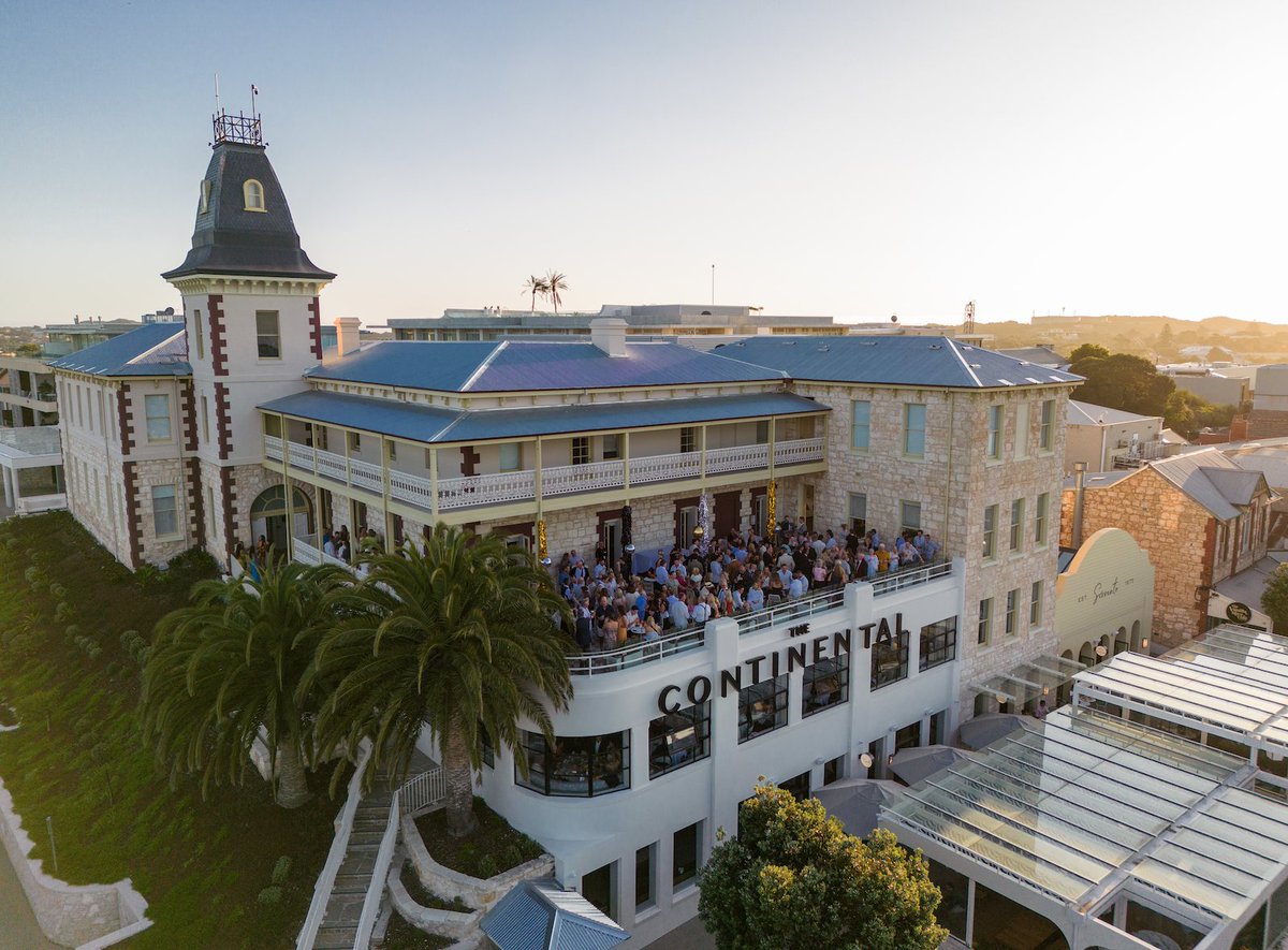 Spend the holiday season at The Continental Sorrento and elevate your drinking and dining experience with its Sorrento Summer series: bit.ly/3RwDleF #ONYAMAG