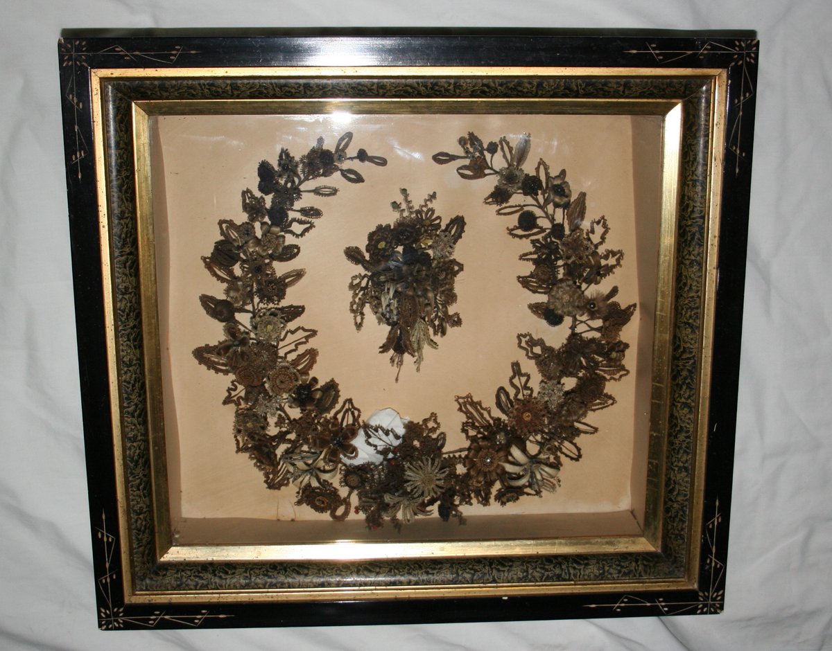 #Victorianjewelry
In need of a last minute Christmas gift idea? How about creating some #hairjewelry? People of the Victorian era would certainly have approved! 

Here at the Museum, we have a number of jewelry pieces/decorations or wreaths made of human hair. These