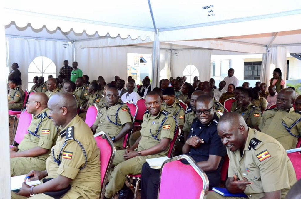 This evening, the Director CID addressed staff at the end-of-year Staff Baraza that was held at CID HQrs. He thanked them for the work done in 2023 and encouraged them to stay vigilant during the festive season.