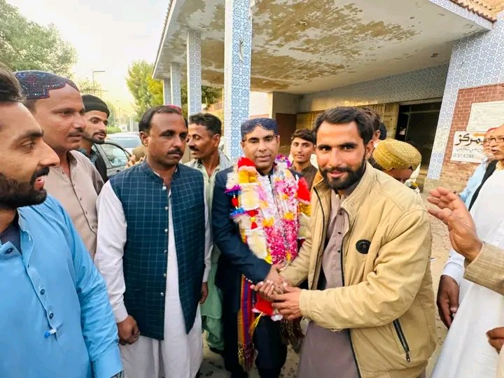 Saddam Hussain Shar (@saddamh76264314) on Twitter photo سیاسی و سماجی رہنما، ہر دلعزیز شخصیت، ہمارے پیارے قائد فیروز احمد خان جمالی صدر پاکستان پیپلز پارٹی ضلع نوشہرو فیروز نے سینکڑوں گاڑیوں اور ہزاروں کارکنوں کے قافلے کے ساتھ #NA206 پر نامزدگی فارم بھرے۔
<a href="/BBhuttoZardari/">BilawalBhuttoZardari</a> <a href="/ImranWains1/">Imran Wains</a> <a href="/MediaCellPPP/">PPP</a> <a href="/FerozeJamali/">feroze jamali</a> سیاسی و سماجی رہنما، ہر دلعزیز شخصیت، ہمارے پیارے قائد فیروز احمد خان جمالی صدر پاکستان پیپلز پارٹی ضلع نوشہرو فیروز نے سینکڑوں گاڑیوں اور ہزاروں کارکنوں کے قافلے کے ساتھ #NA206 پر نامزدگی فارم بھرے۔
<a href="/BBhuttoZardari/">BilawalBhuttoZardari</a> <a href="/ImranWains1/">Imran Wains</a> <a href="/MediaCellPPP/">PPP</a> <a href="/FerozeJamali/">feroze jamali</a>