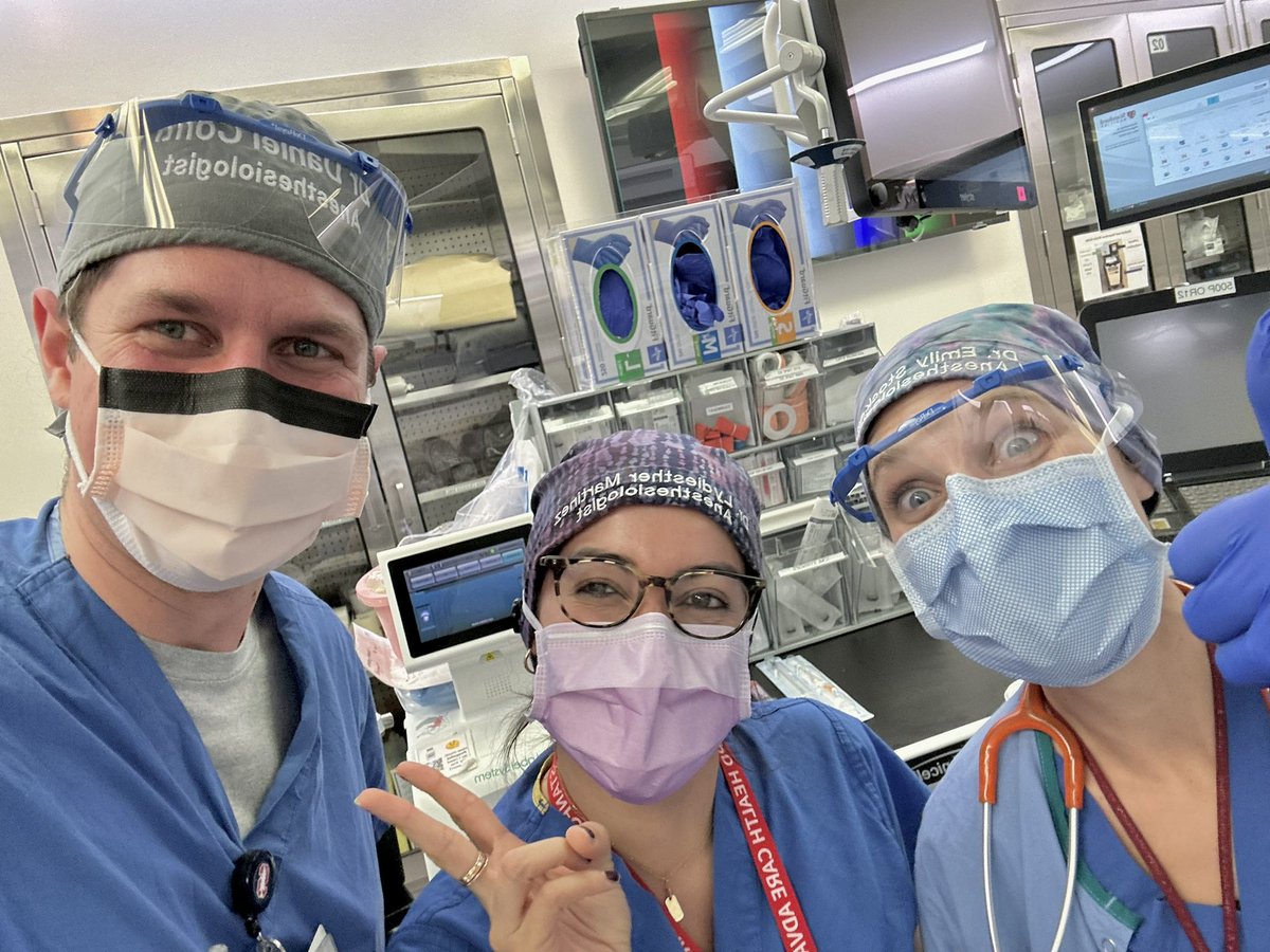 An #OBAnes fellowship special: cesarean section with standby ECMO ❣️🫁. The world of cardio-obstetrics is growing fast and thankful for all the training I’ve received thus far. After the best outcome with some of the favs 🤗 the one week countdown to end of fellowship begins!