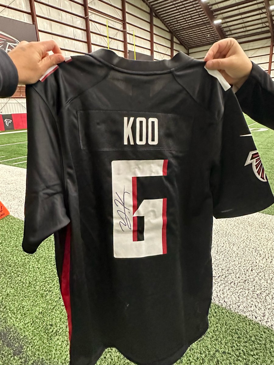 Santa Koo 🎅 RT for a chance to win this signed @YounghoeKoo jersey! #ProBowlVote x @YounghoeKoo
