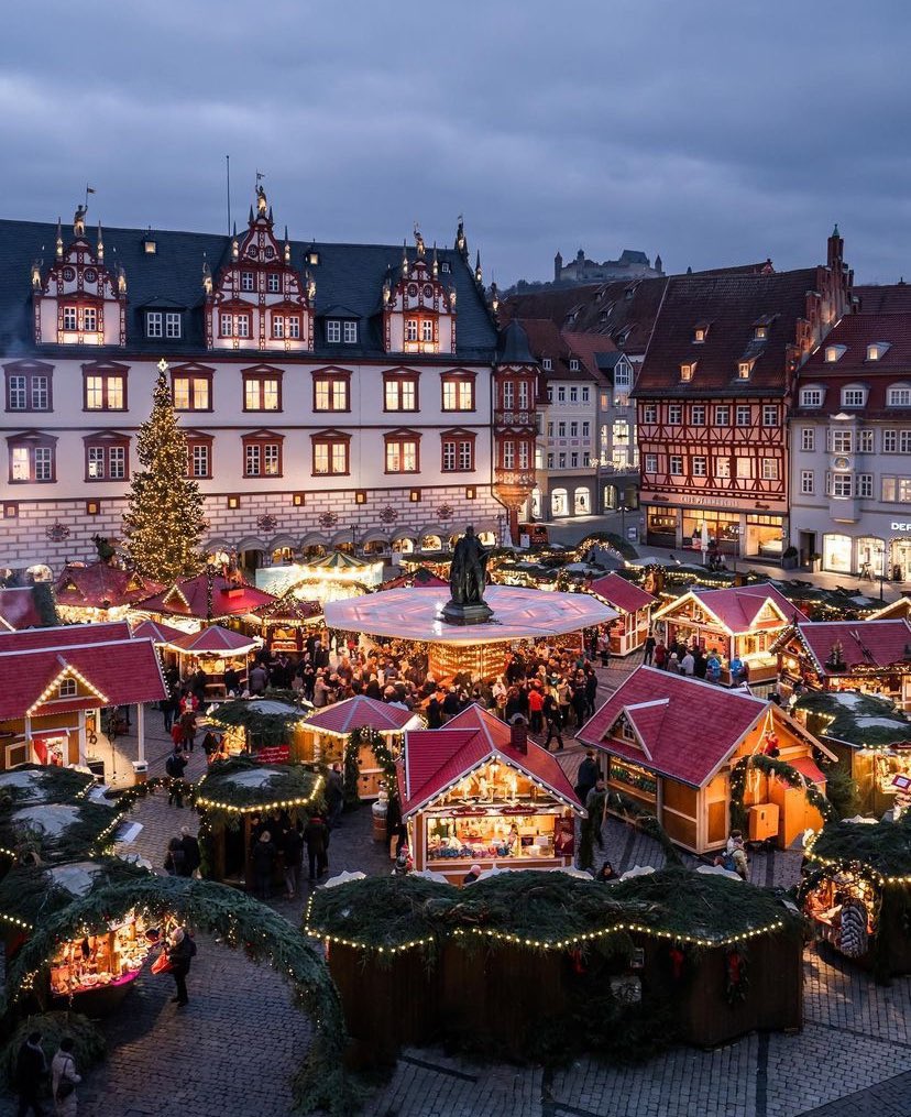 Almanya’nın farklı şehirlerinde kurulan Noel marketleri. 🎄
