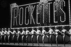 .. you’ll be treated to special offers by select artisans at the market, and even ticket offers for that can’t-miss NYC experience, the #Rockettes #christmasspectacular at #RadioCityMusicHall.
#santaclaus #fatherchristmas #christmastraditions #holidays #nycchristmas #whatsgoodnyc