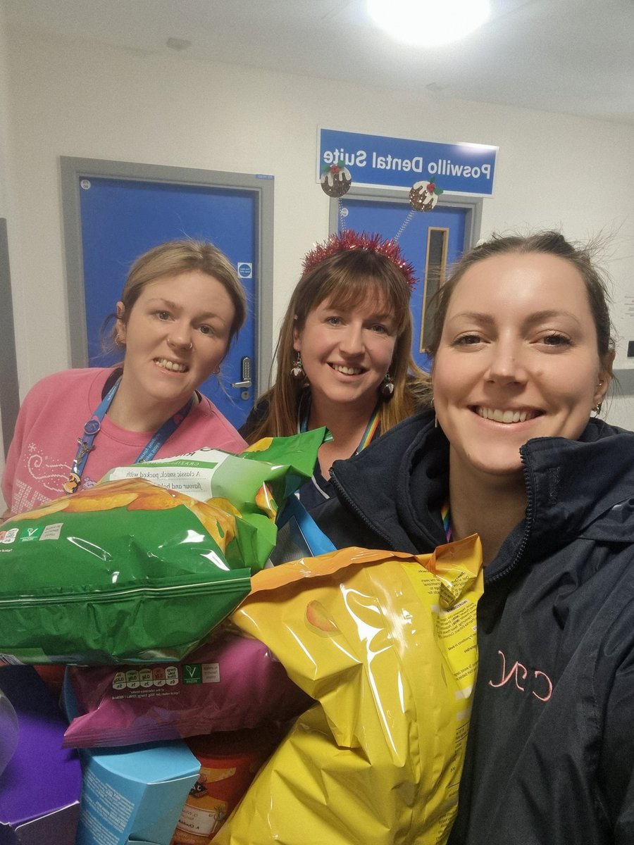Christmas goodie drop for NICU, PICU, ED, Theatres, Critical Care, Bereavement & the Mortuary to say thank you for supporting #organtissuedonation We're still working hard over Xmas. An amazing 3500 people this year get to spend it with family after receiving the #giftoflife 🎁