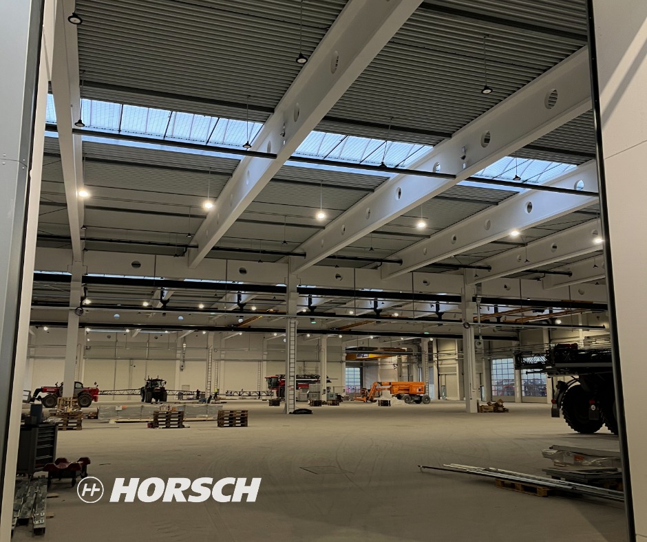 HORSCHMaschinen's tweet photo. Landau: Construction site update 

Our site in Landau is being expanded! 
New buildings on an area of 16 000 qm😍 
To be more precise: doubling the production area and tripling the storage area🙌 
👉New halls for production, logistics, service, new offices and social facilities https://t.co/2aw7NJ4cm2
