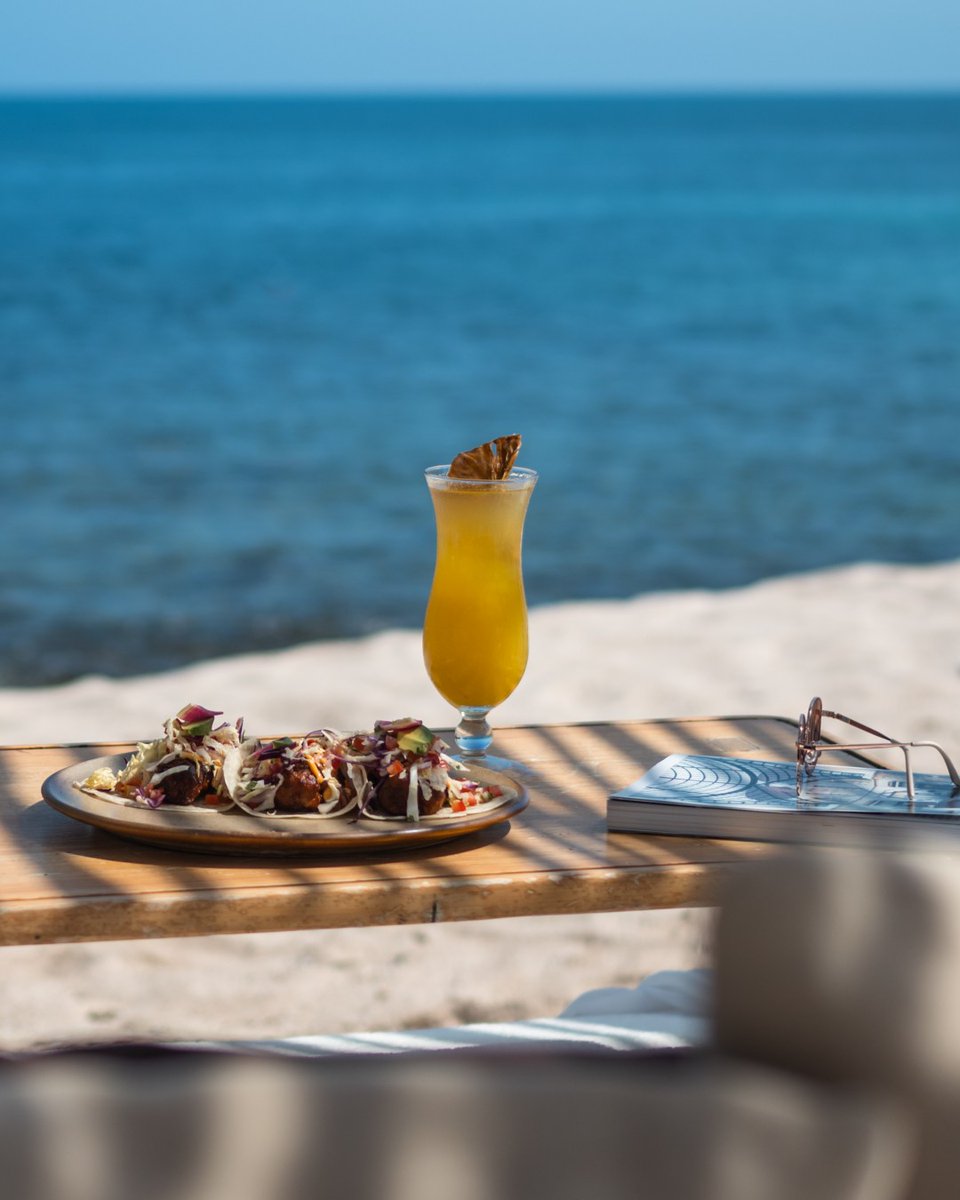 Looking for the perfect pairing for our Baja tacos? We suggest a tropical cocktail and breathtaking views of the Pacific's deep blue 🍹🌊. #FSPuntamita #Puntamita