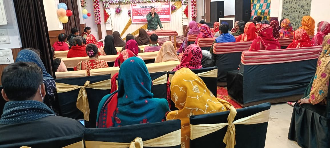 qamar_intekhab's tweet photo. Today @ActionAidIndia trained 50 HRDs from informal sector on #73rdConstitutionalAmendment and #BondedLaborAct1976 under the #LeadershipSchoolTraining in Muzaffarnagar. Also talked on Article 21 and fundamental rights. 
@sndeep @C9Khalid @dipalisharma02 @maneesha_bhatia https://t.co/E4UnUNbrwa