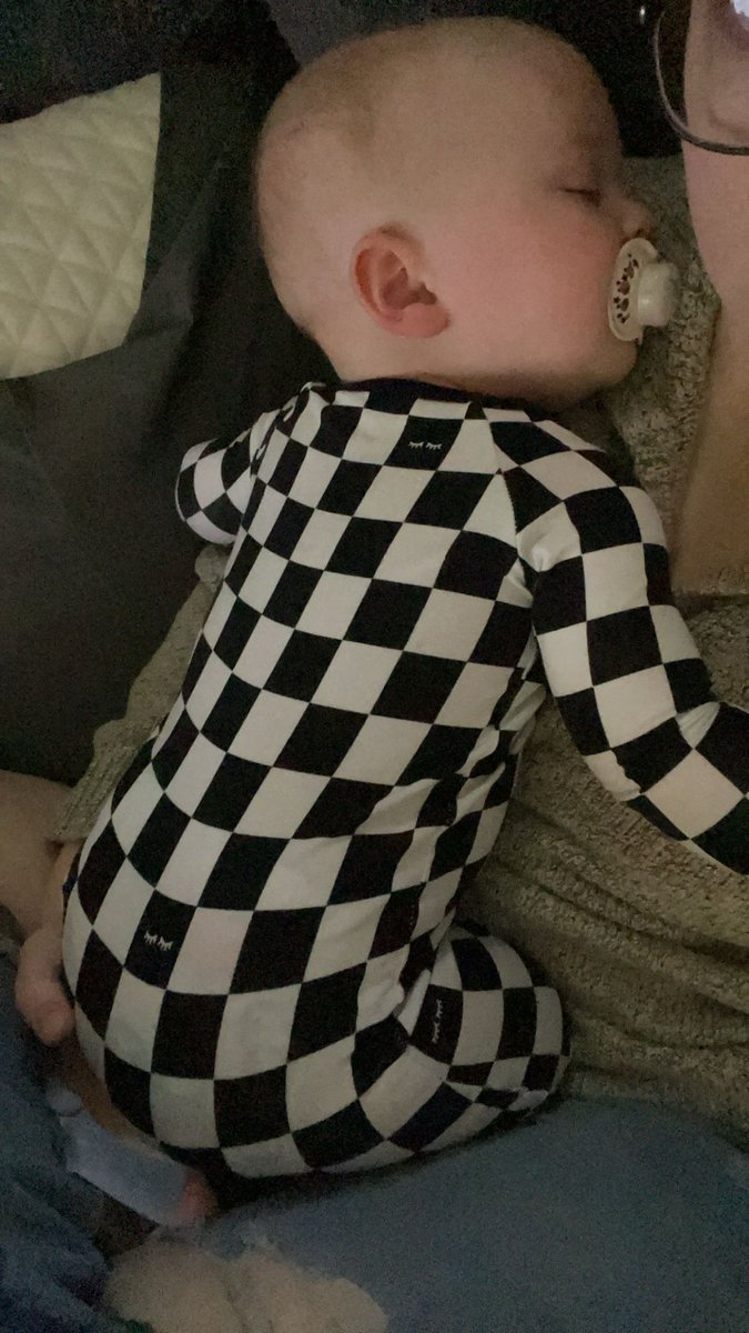 dickslexic_'s tweet photo. happy first birthday to my lil dude 🎈🎂🤍 https://t.co/G94Hmuba8G