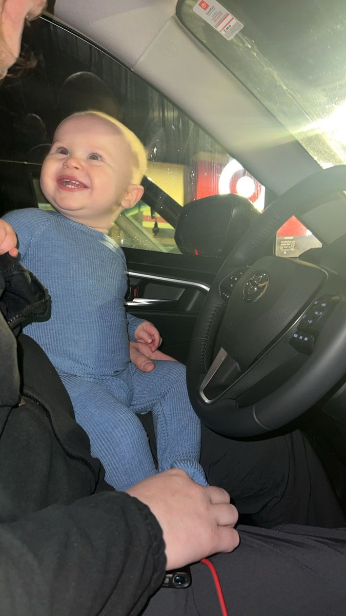 dickslexic_'s tweet photo. happy first birthday to my lil dude 🎈🎂🤍 https://t.co/G94Hmuba8G