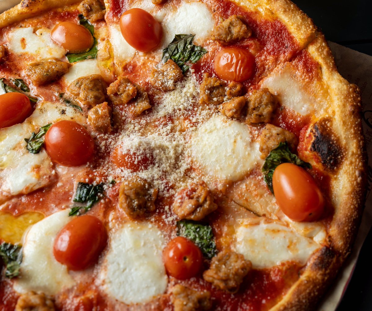StroudcoFoodhub's tweet photo. Fancy A Friday Night Slice?
Pizza Dinner, It's A Winner ๐
#stroud #eating #sharing #cooking #food #pizza #takeaway #tomato #cheese #baking #yum #dough #painswick #chalford #foodie #nailsworth #ebley #eatlocal #party #celebration #tea #meals #spinach #gloucestershire https://t.co/MjxdJA7C1N