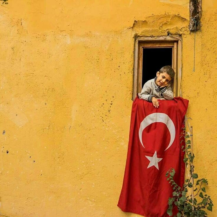 Bir vatan ki sevmişim sevdanın ötesinde.