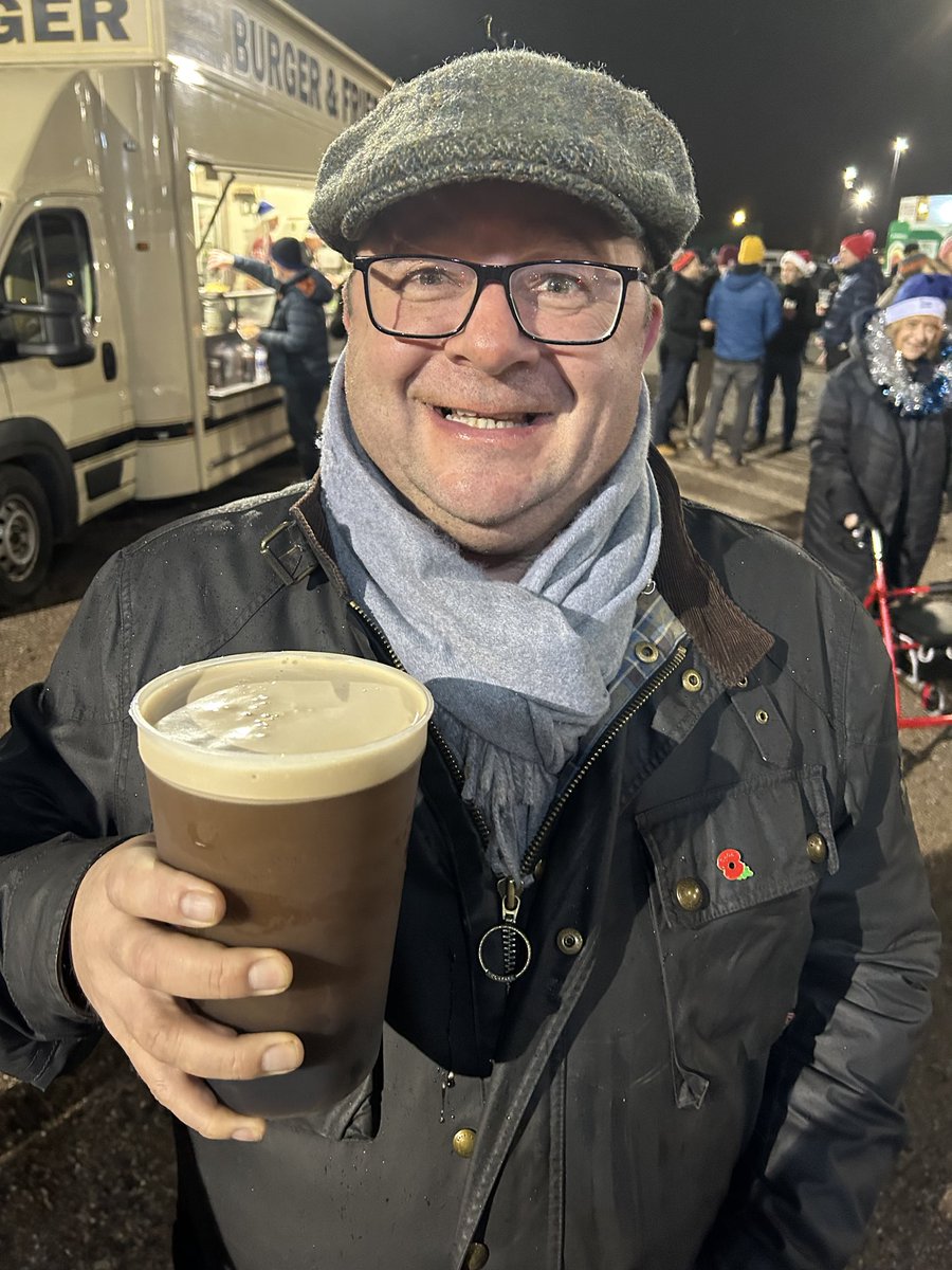 🎄It’s Chrissssssssstmas and a megga pint of deliciousness to start the festivities. 🥳. c’mon ⁦@SaleSharksRugby⁩ V ⁦@Saracens⁩ #TopOfTheTable #NorthernRugbyMatters