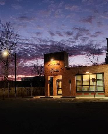 The Tompkins Chamber &amp; Visit Ithaca main offices on Brindley Street are closed to the public Dec. 25 through Jan. 1, with some team members working remotely/on call during that time.
 
The Downtown Visitor Center will be closed Dec. 24-Dec. 26 and Dec. 31-Jan. 1.