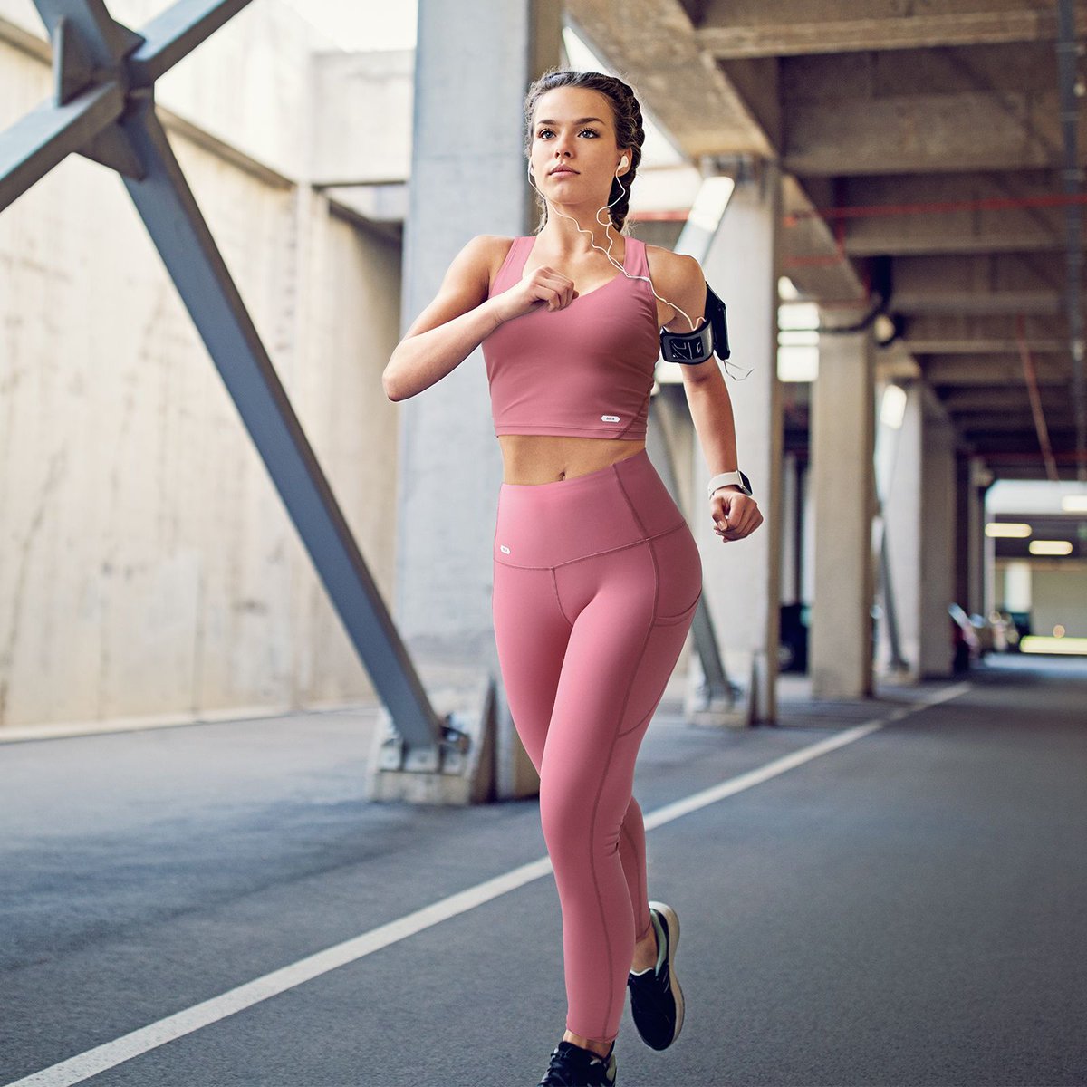 Check out our versatile workout gear! Soft, stretchy, and available in various colors. Perfect for low-impact exercises or daily wear. Get yours now for comfy support that fits just right! #engineeredformotion #running #roadrunning #sweatpants #sportsbra #croptank #running