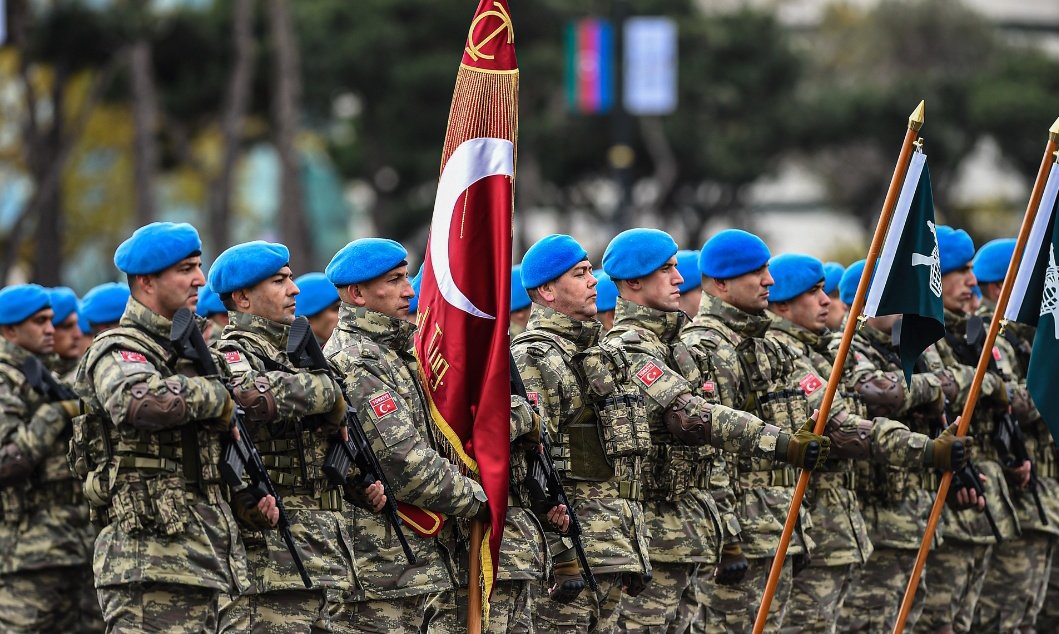 Bizim dirimiz asker, ölümüz şehittir. Onların dirisi kalleş, ölüsü leştir!

Şehitlerimize Allah'tan rahmet, Milletimize başsağlığı diliyoruz. #Hakkari