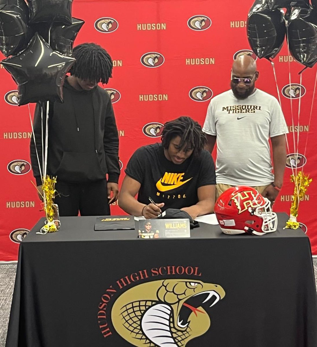 Congratulations to @Elias59361169 for signing his NLI yesterday. He will be playing for @MizzouFootball next season. They are getting a good one. Go be great #81!