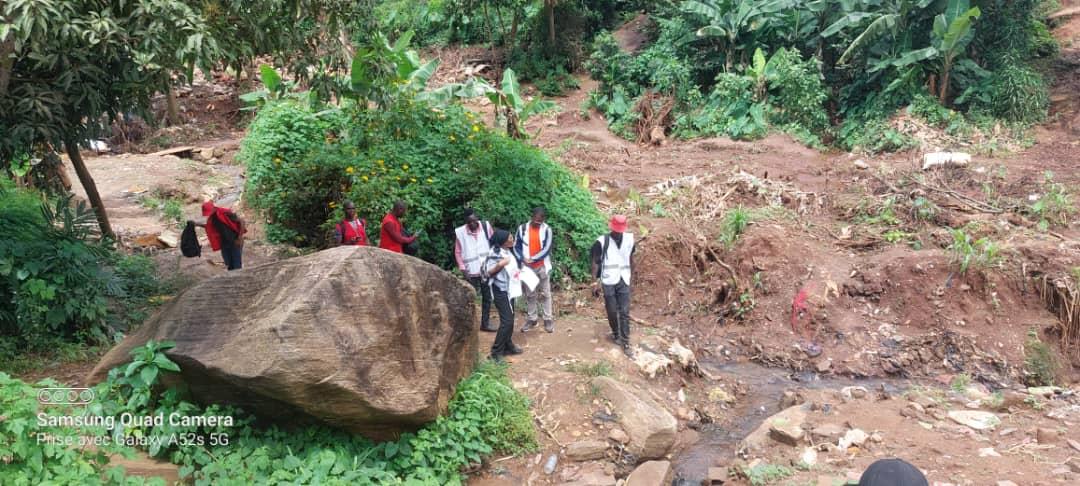 La Croix-Rouge Camerounaise apporte un soutien financier à hauteur de 200.000f par ménage, à 100 ménages victimes des éboulements de terrain de Mbankolo du 08 août dernier dans le Département du Mfoundi, Région du Centre. L'opération se mène avec l'appui financier de la l'IFRC