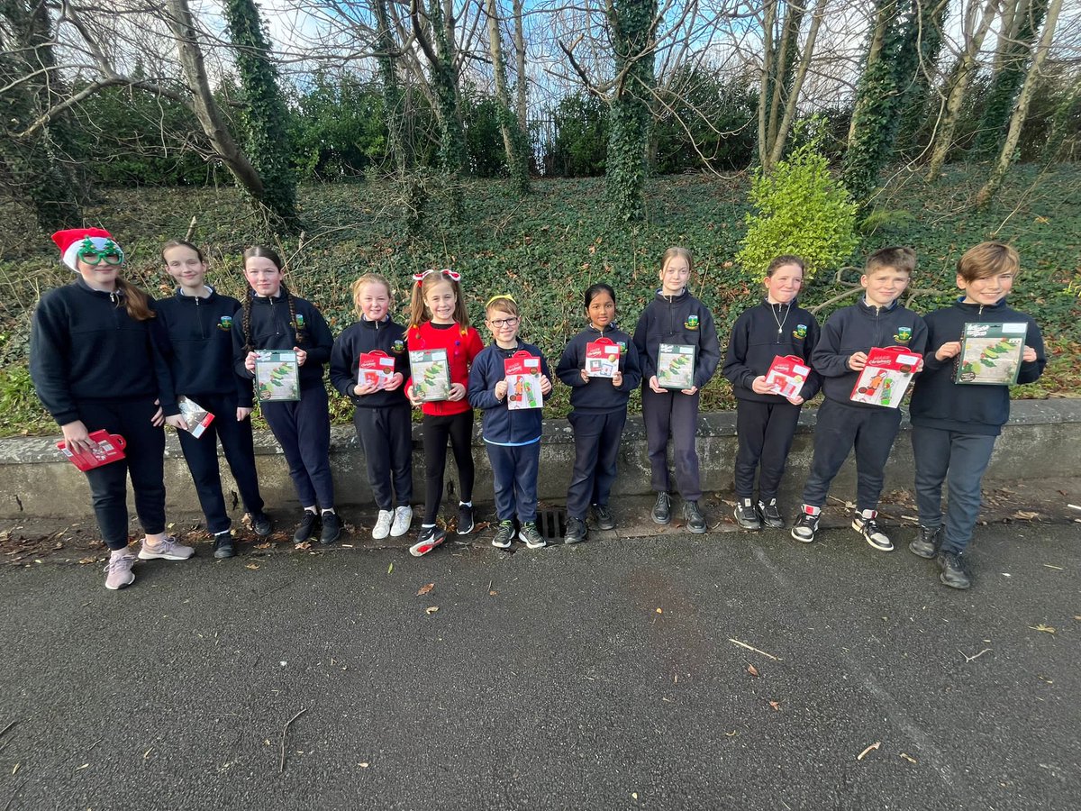 KilcoolePS's tweet photo. So many prizes and certificates awarded today in the senior building. Well done to all our active and artistic pupils this month 👏👏🎄👨‍🎨🏃‍♀️Nollaig shona daoibh. https://t.co/W93eYAtlhX