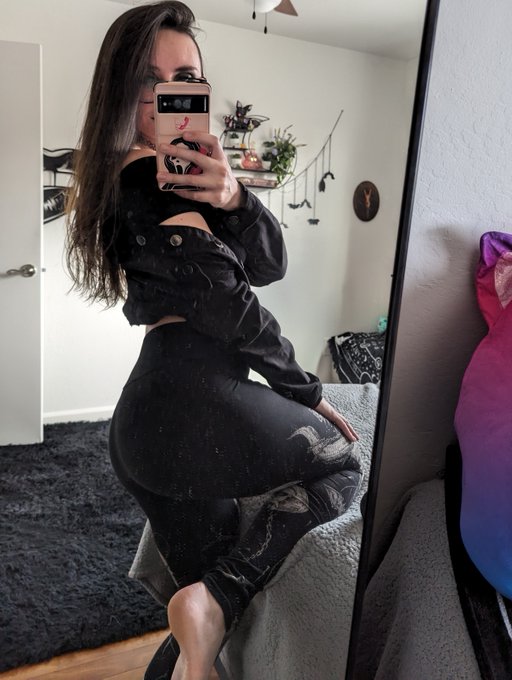 Watch ShyGothExhib's leaked NSFW photo on TwXstars