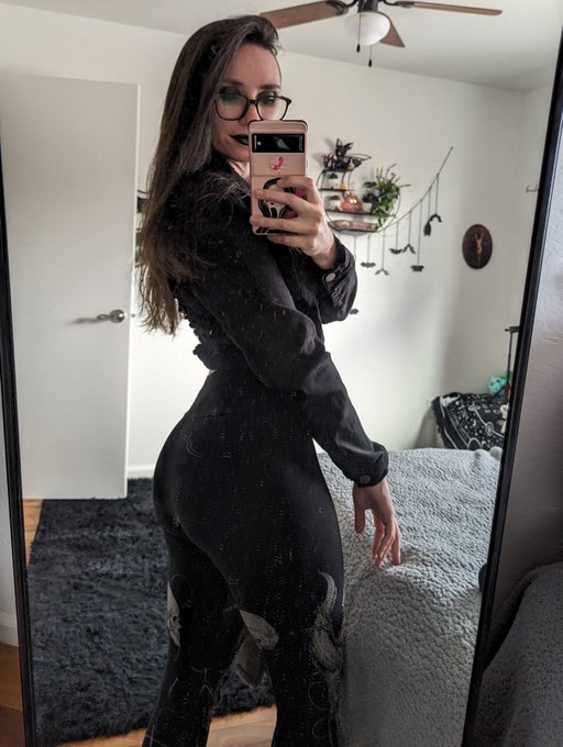 Watch ShyGothExhib's leaked NSFW photo on TwXstars