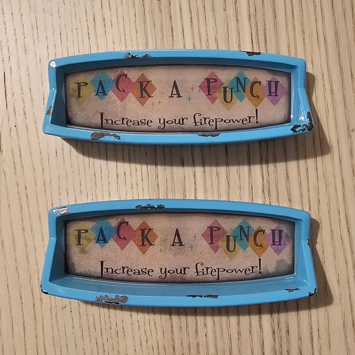 RenegadeProps's tweet image. Made some mini Pack A Punch displays and tried one out as a Christmas ornament. It turned out pretty decent. Gonna try out a monkey bomb next
#CallOfDuty #MWZ #codzom #blackopszombies