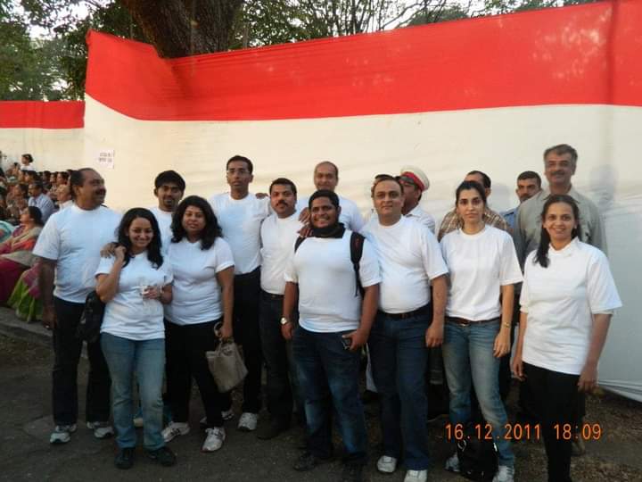 #FacebookMemories throws up some pleasant memories!

This is a pic from 2011 on 16th December. It was one day before Unmaad 2011, the annual funfair organised by the alumni. This pic was taken at the school sports day. 

All of us in the pic are alumni, and we were there to